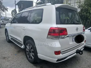 Toyota Land Cruiser 2012 White