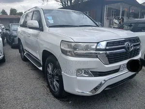 Photo - Toyota Land Cruiser 2012 White