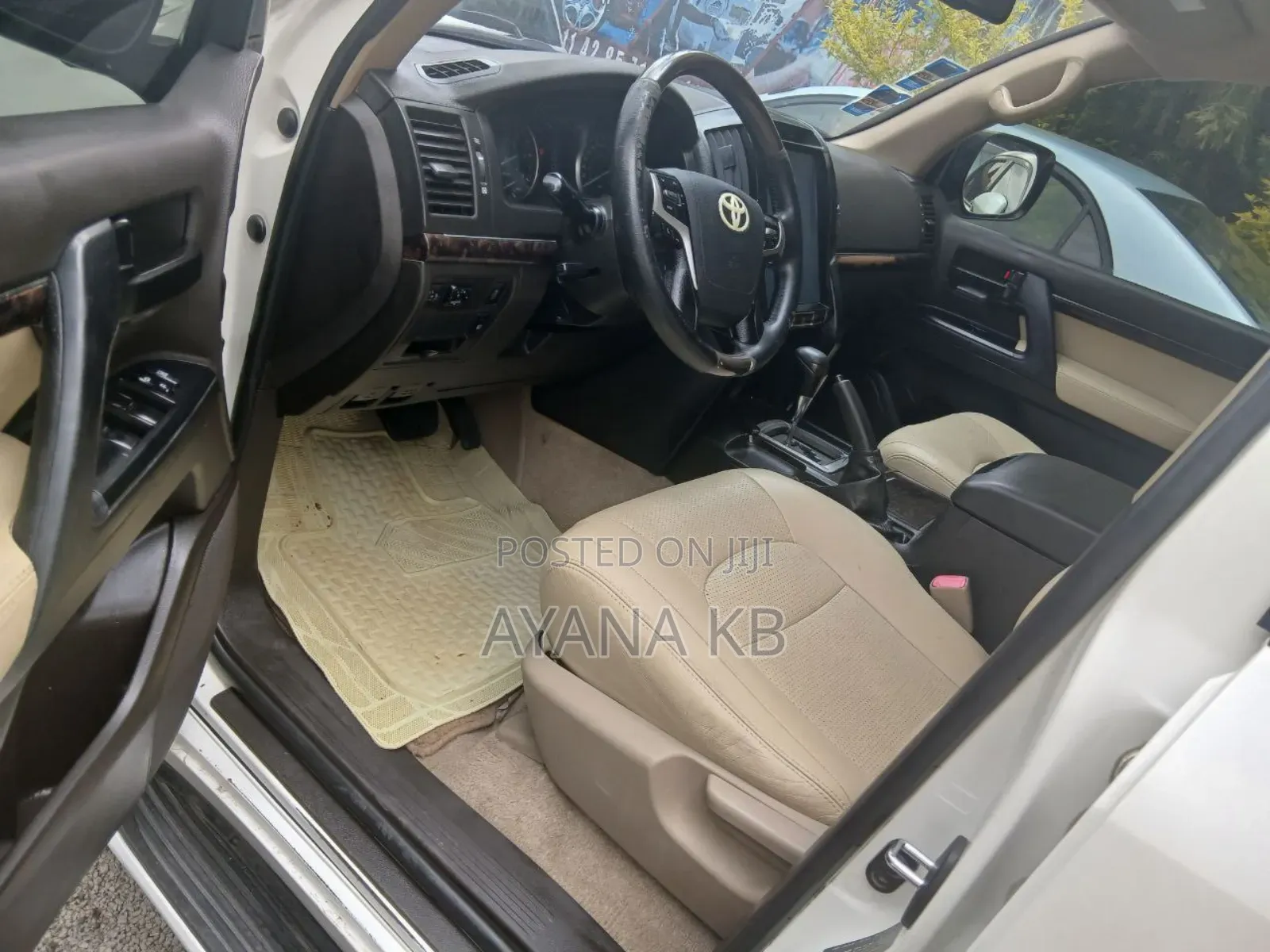 Toyota Land Cruiser 2012 White