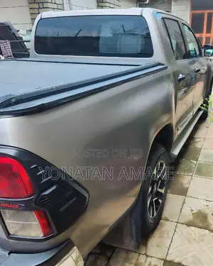 Toyota Hilux 2020 Gold