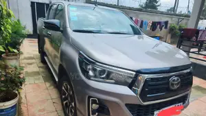 Toyota Hilux 2020 Gold