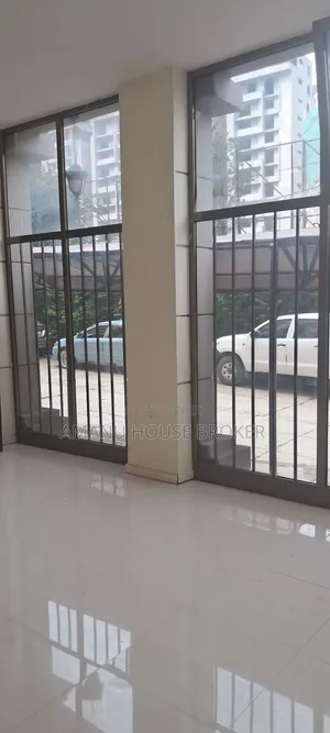 አስቸኳይ የሚሸጥ ለሱፐር ማርኬት እና ለቢሮ የሚሆን 102sqm ወሎ ሰፈር