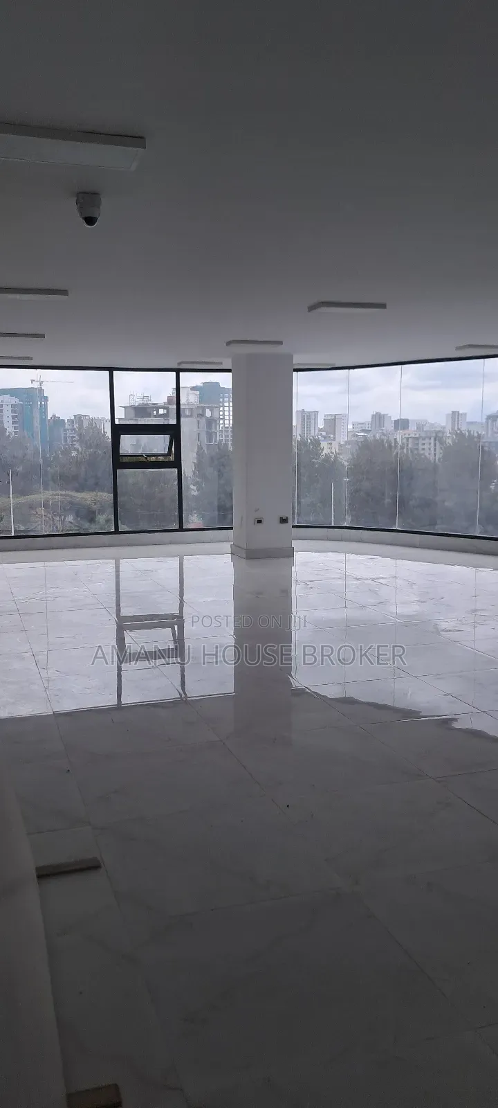 አስቸኳይ የሚሸጥ ለሱፐር ማርኬት እና ለቢሮ የሚሆን 102sqm ወሎ ሰፈር