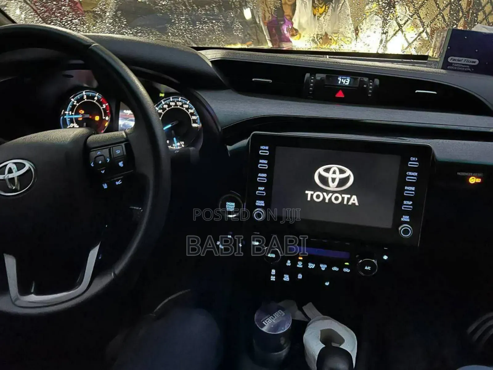 Toyota Hilux 2022 White