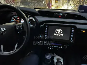 Toyota Hilux 2022 White