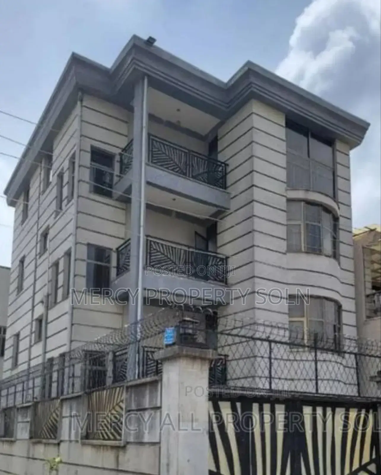 8bdrm House in Bole for sale