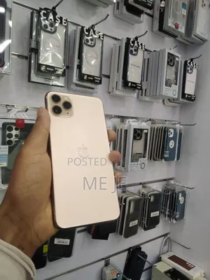 Photo - Apple iPhone 11 Pro Max 64 GB Gold