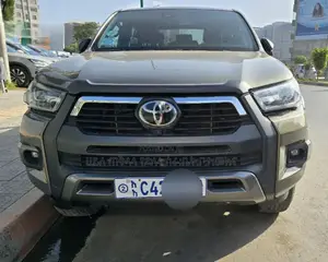 Photo - New Toyota Hilux 2023 Green