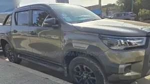 New Toyota Hilux 2023 Green