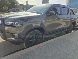 New Toyota Hilux 2023 Green