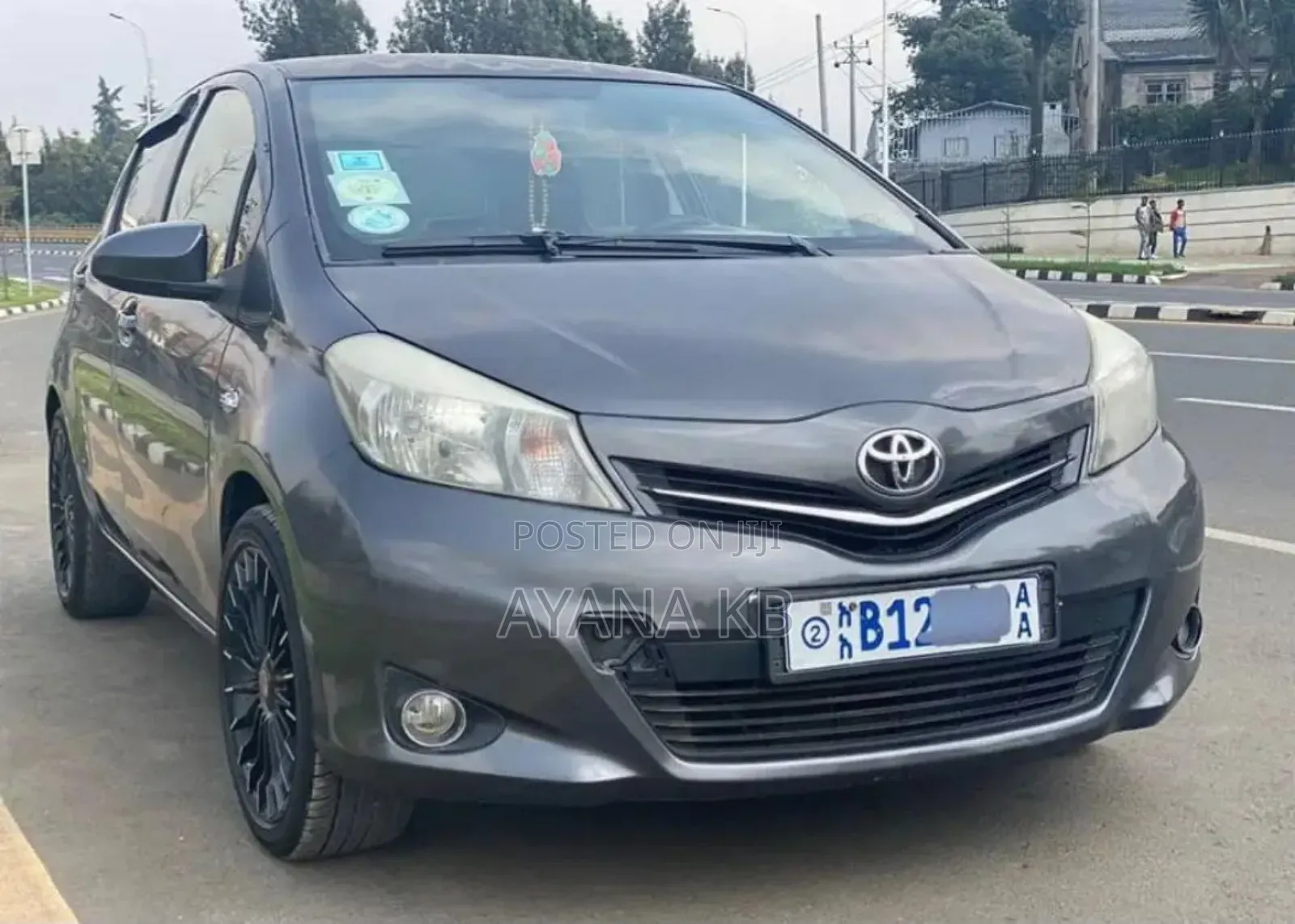 Toyota Yaris 2012 Silver