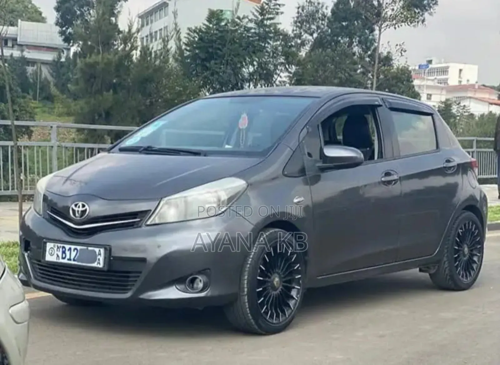Toyota Yaris 2012 Silver