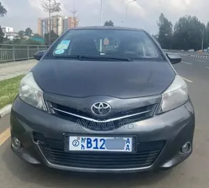 Toyota Yaris 2012 Silver