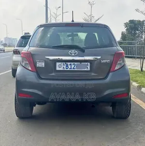 Toyota Yaris 2012 Silver