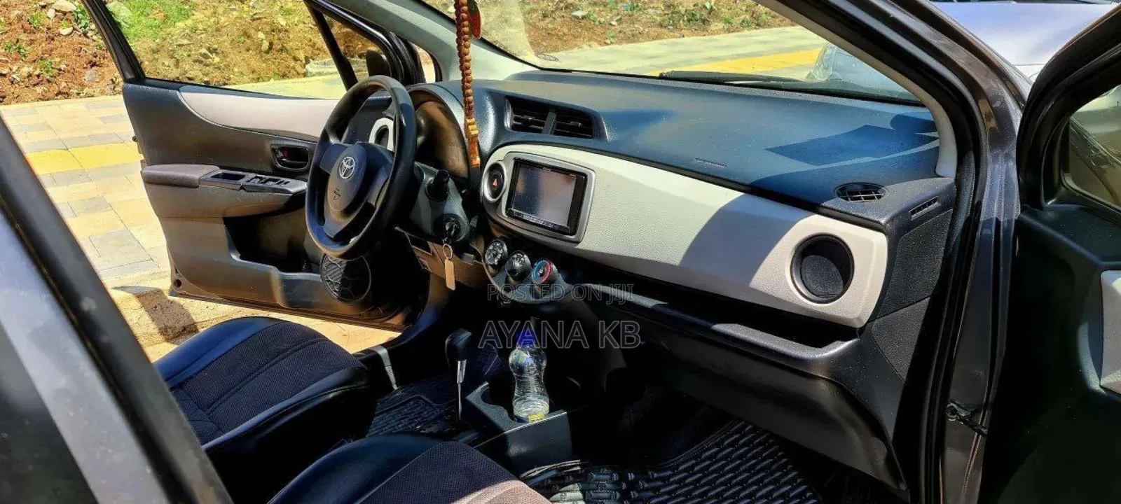 Toyota Yaris 2012 Silver