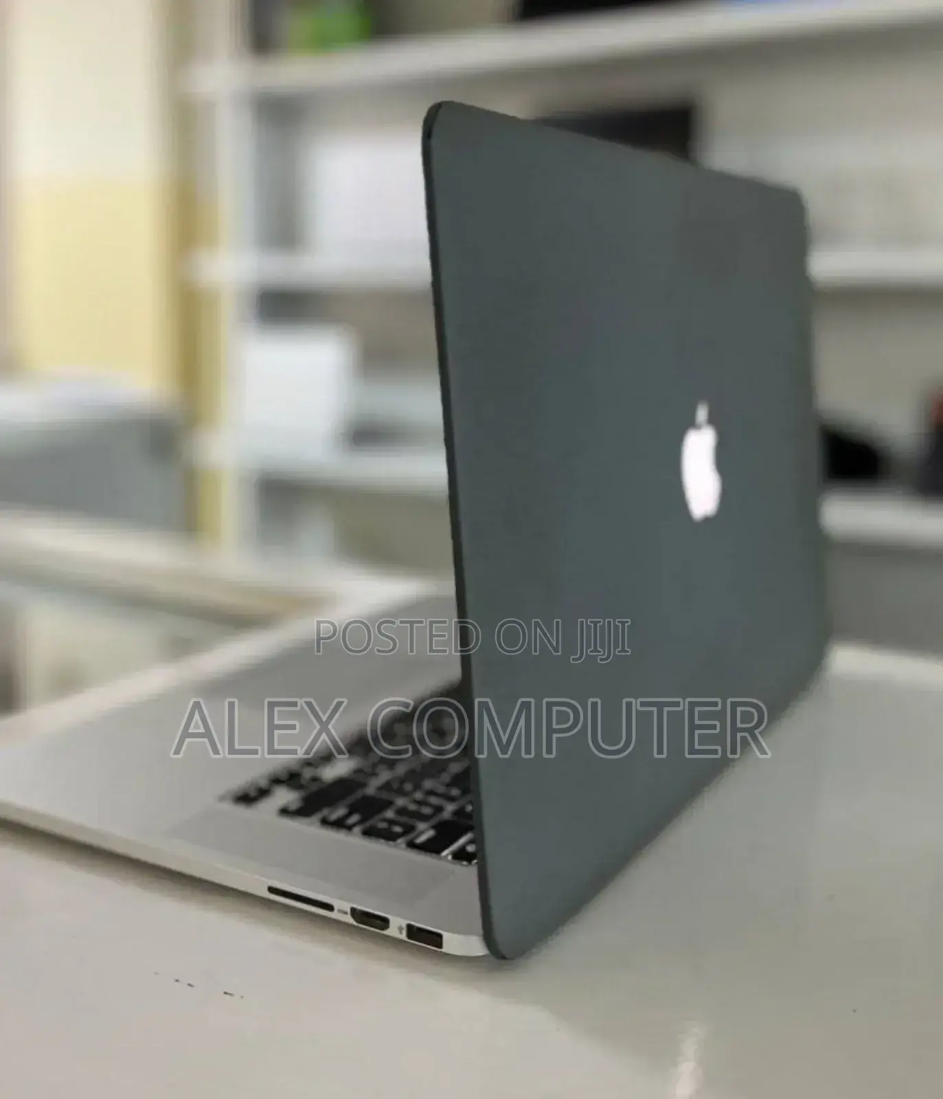 New Laptop Apple MacBook Pro 2015 16GB Intel Core I7 SSD 256GB