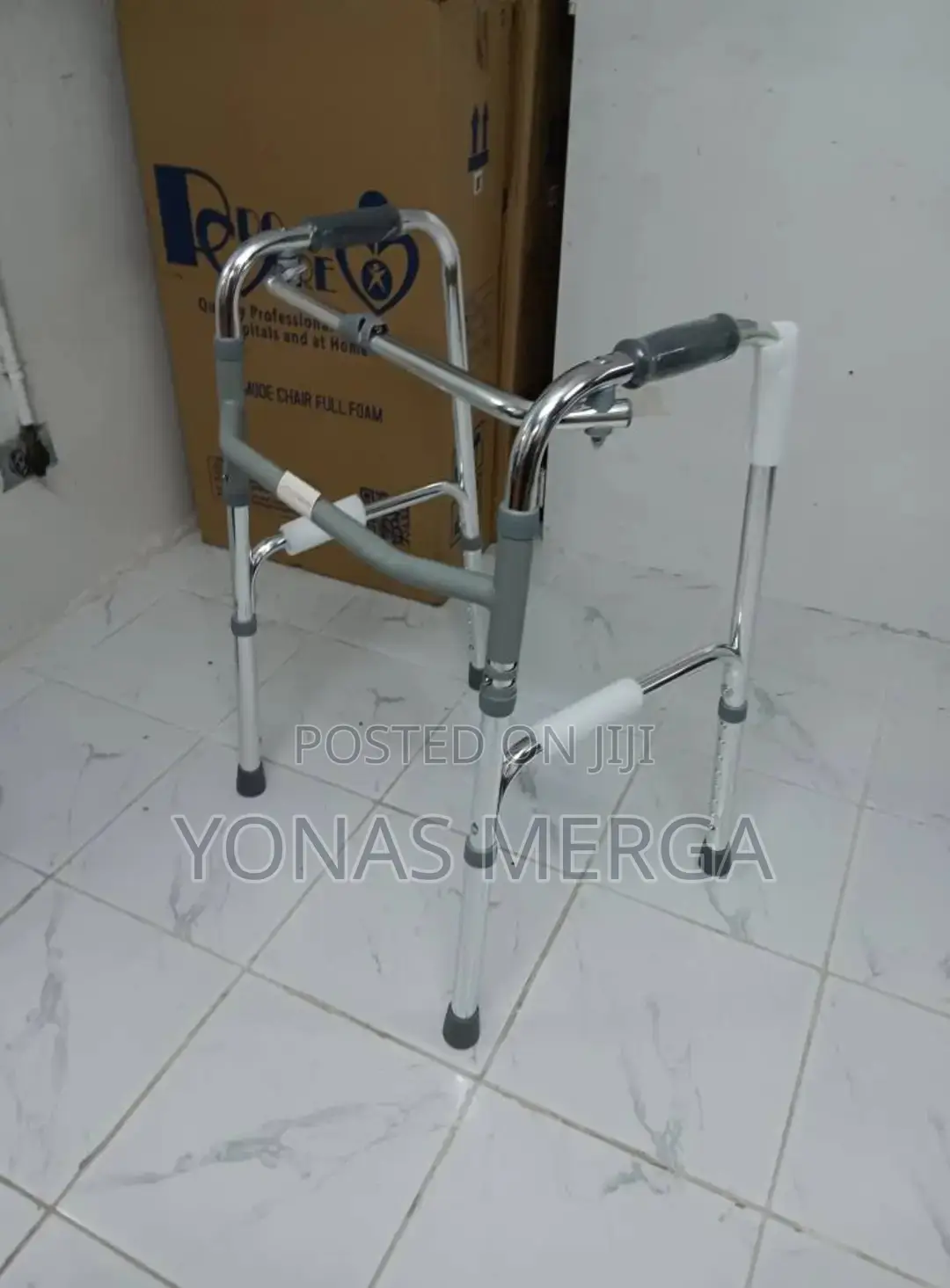 Walker፴凝wake0adult Walker Is Wheel Free. It Has 4rubber Caps