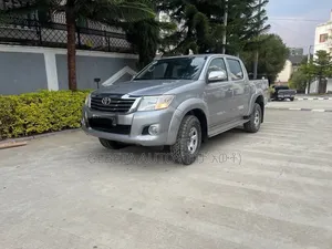 Photo - Toyota Hilux 2015 Silver