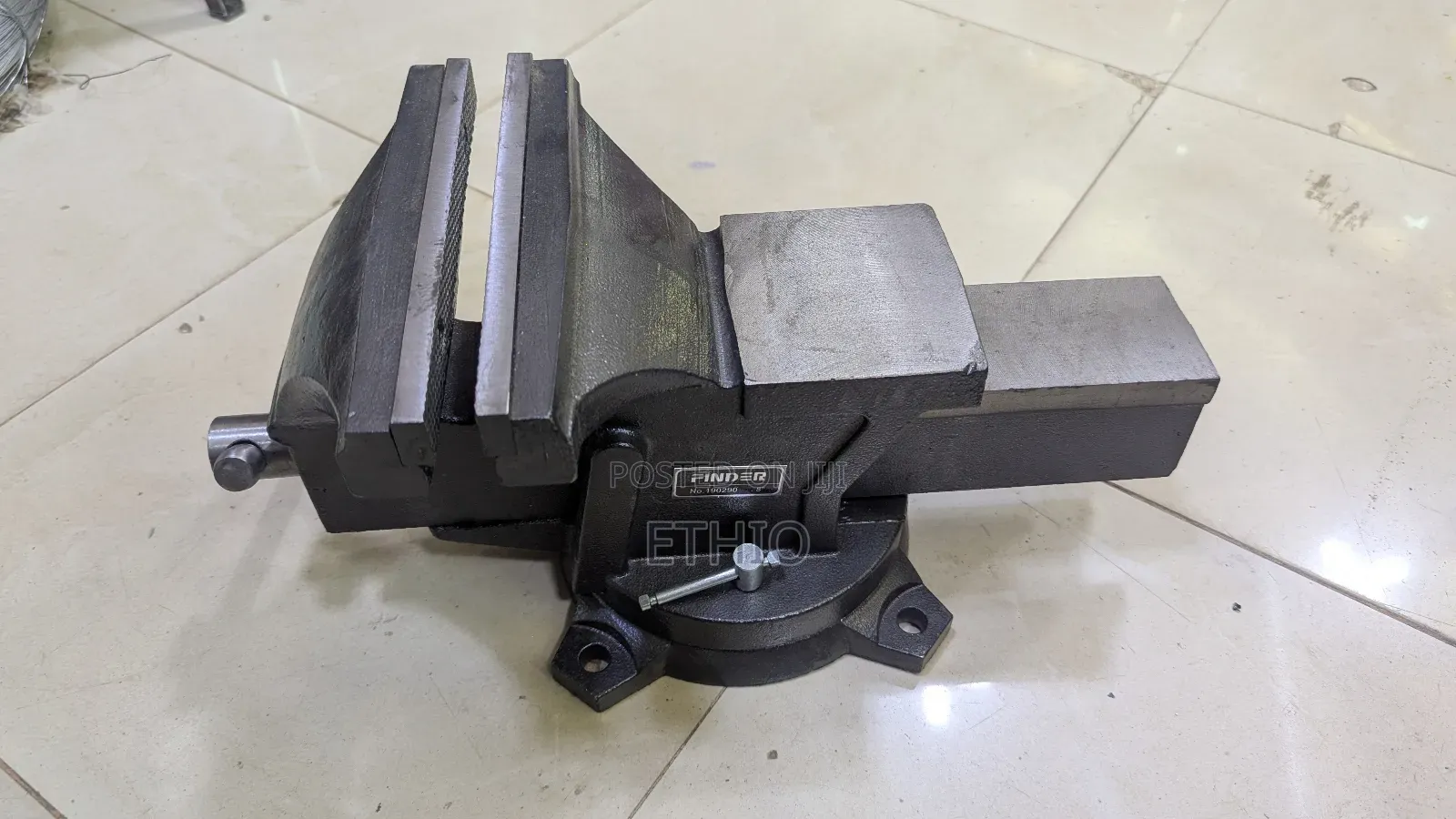 Finder Bench Vice 8"