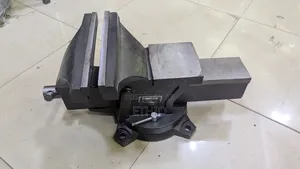 Photo - Finder Bench Vice 8"