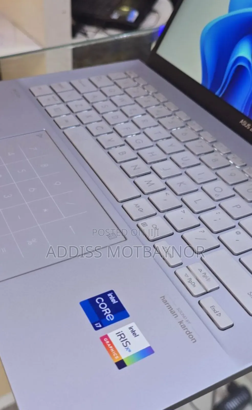 New Laptop Asus ZenBook 13 UX331UN 16GB Intel Core I7 SSD 1T