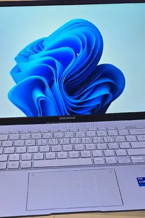 Photo - New Laptop Asus ZenBook UX330UA 16GB Intel Core I7 SSD 1T