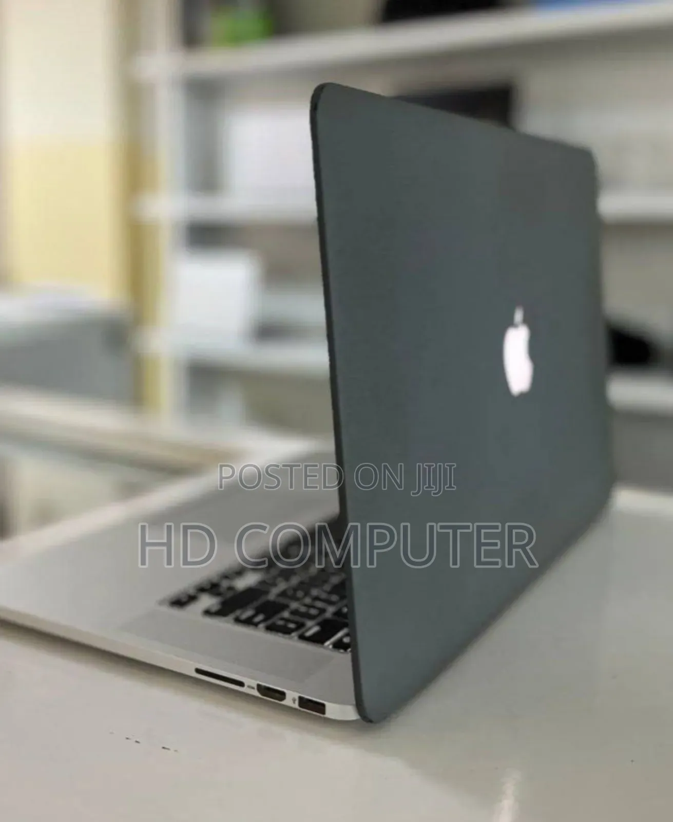 New Laptop Apple MacBook Pro 2015 8GB Intel Core I7 SSD 256GB