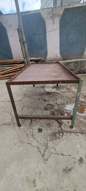 Photo - የፍብሪካ ጠረጴዛ/ Industrial Table