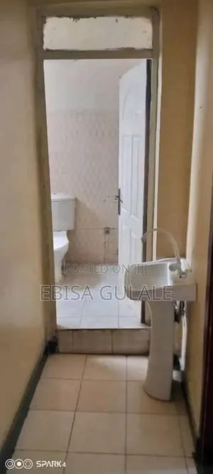 Furnished 6bdrm Apartment in Yeka for sale