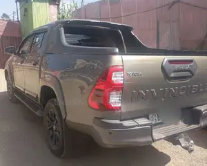 Toyota Hilux 2021 Green