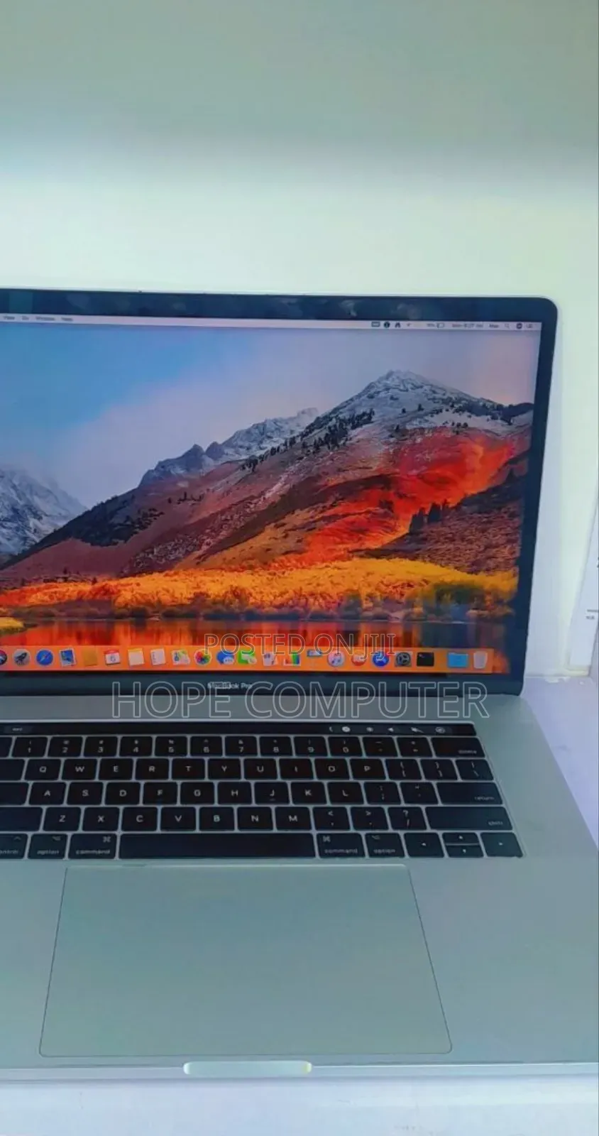 New Laptop Apple MacBook Pro 2017 8GB Intel Core I7 SSD 256GB