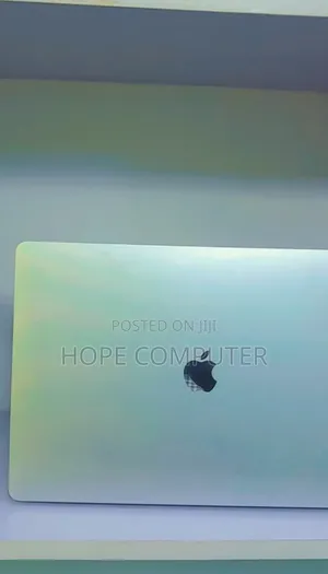 New Laptop Apple MacBook Pro 2017 8GB Intel Core I7 SSD 256GB