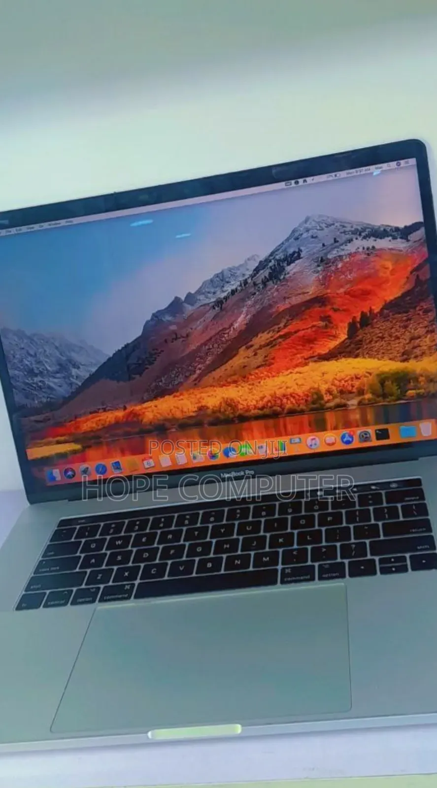 New Laptop Apple MacBook Pro 2017 8GB Intel Core I7 SSD 256GB