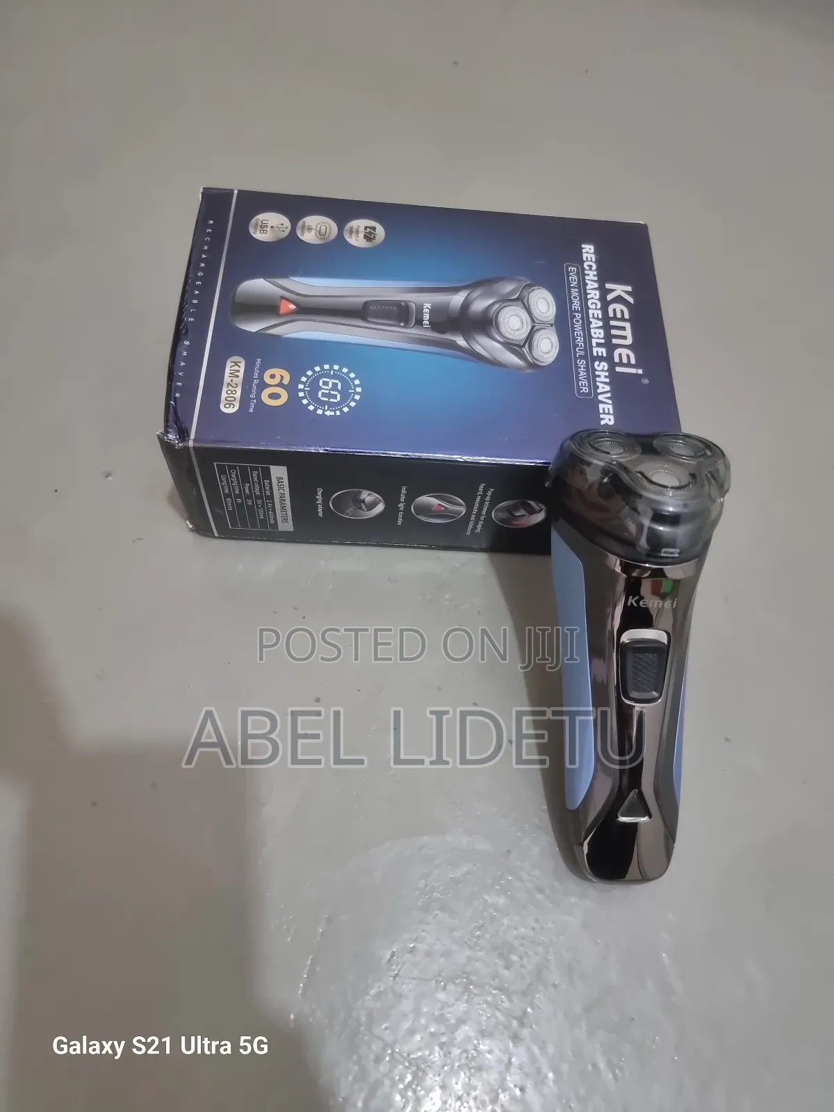 Kemei Shaver With 3 Heads and Rotary Motor