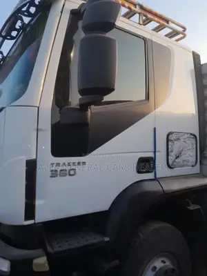 Iveco ባላቶኒ ከነተሳቢው
•2021
•a-08
•180,000 ኪሜ
•Bk በ Bk ስፖንዳ