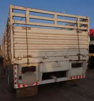 Iveco ባላቶኒ ከነተሳቢው
•2021
•a-08
•180,000 ኪሜ
•Bk በ Bk ስፖንዳ