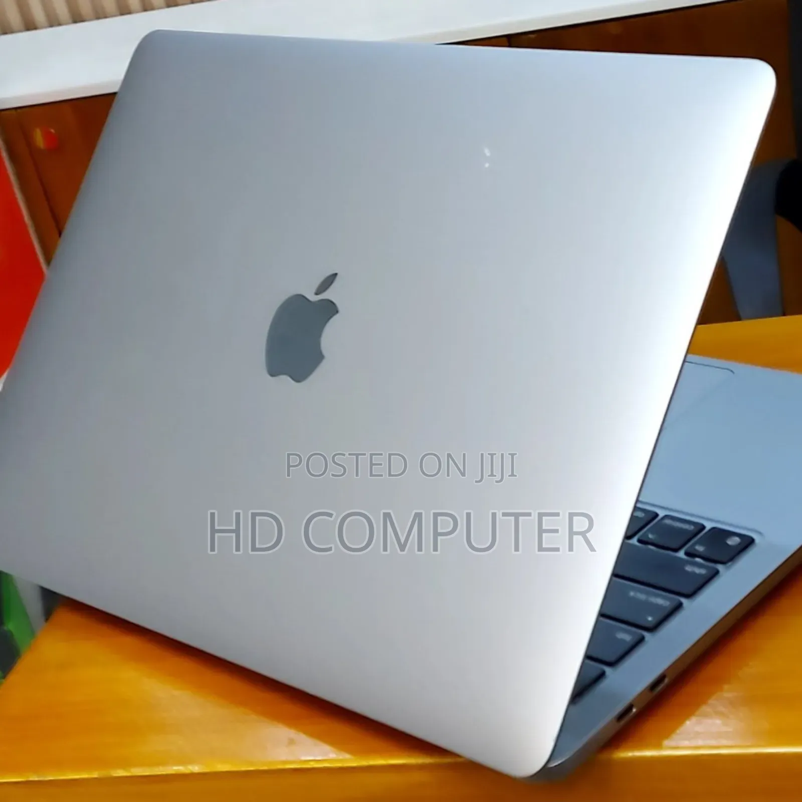 New Laptop Apple MacBook Air 2022 M2 8GB Apple M2 SSD 256GB