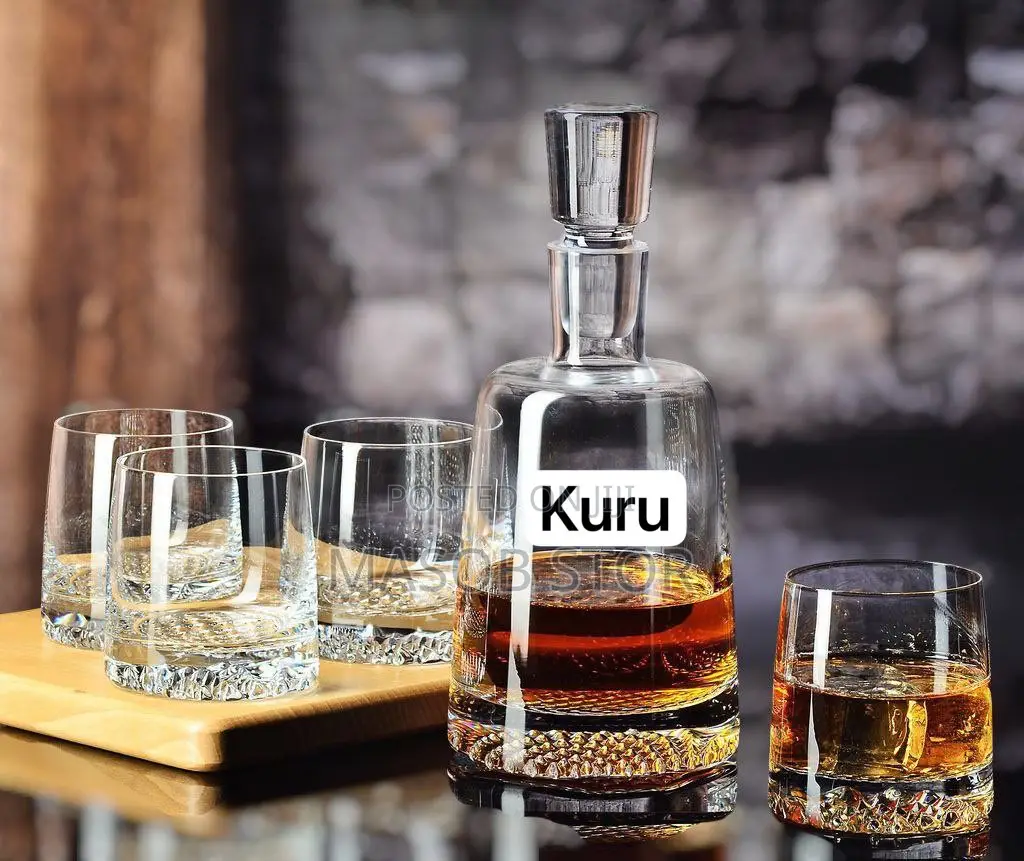 Decanter With Lid 4 Whisky Glasses Set / የውስኪ ማቅረቢያ