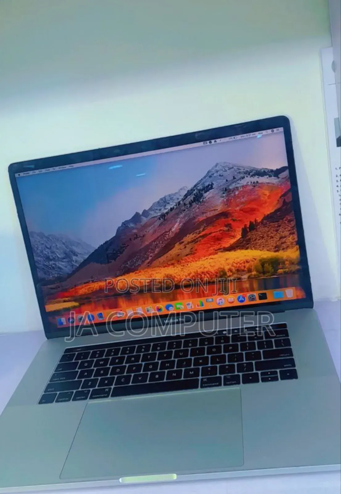 New Laptop Apple MacBook Pro 2017 16GB Intel Core I7 SSD 256GB