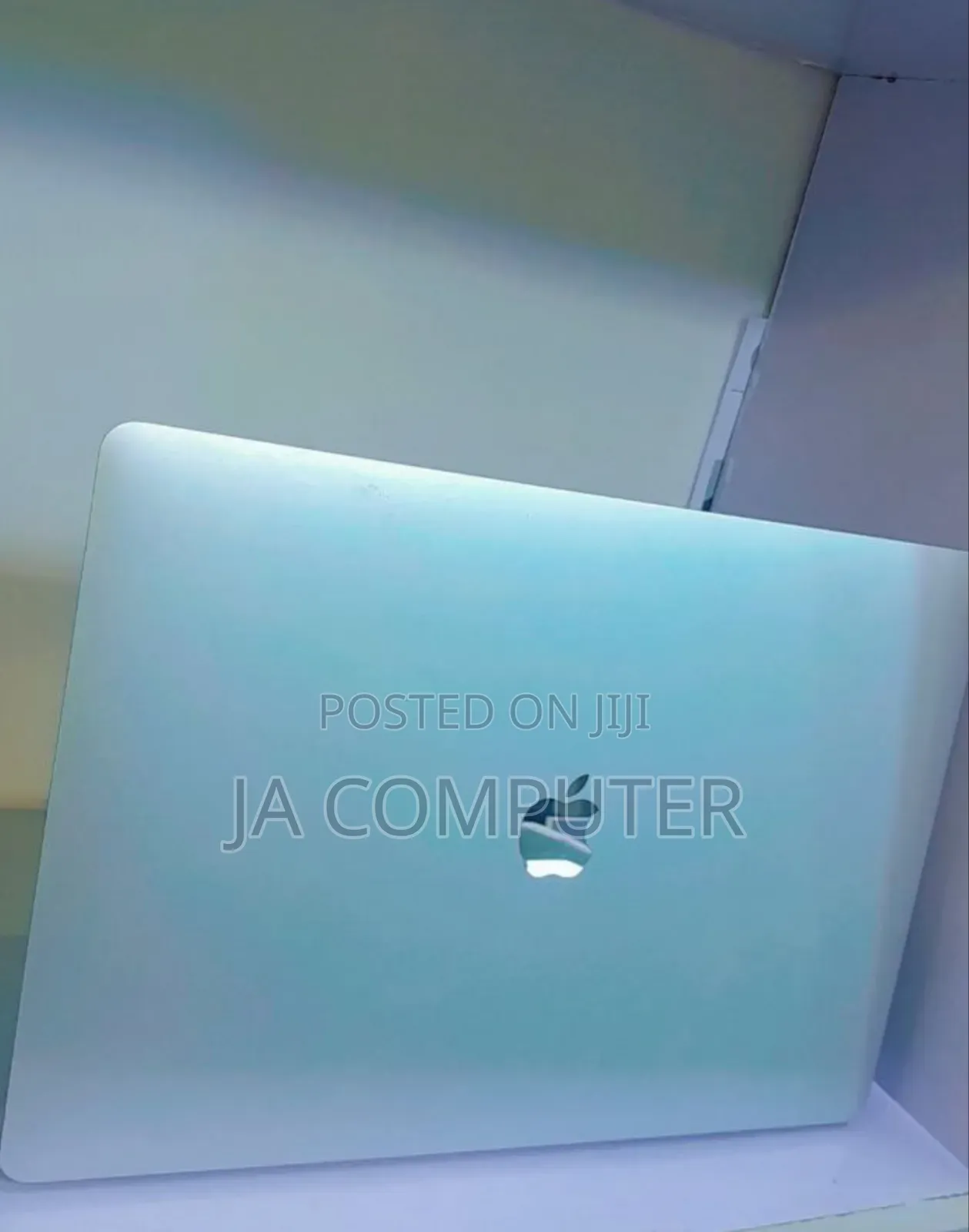 New Laptop Apple MacBook Pro 2017 16GB Intel Core I7 SSD 256GB