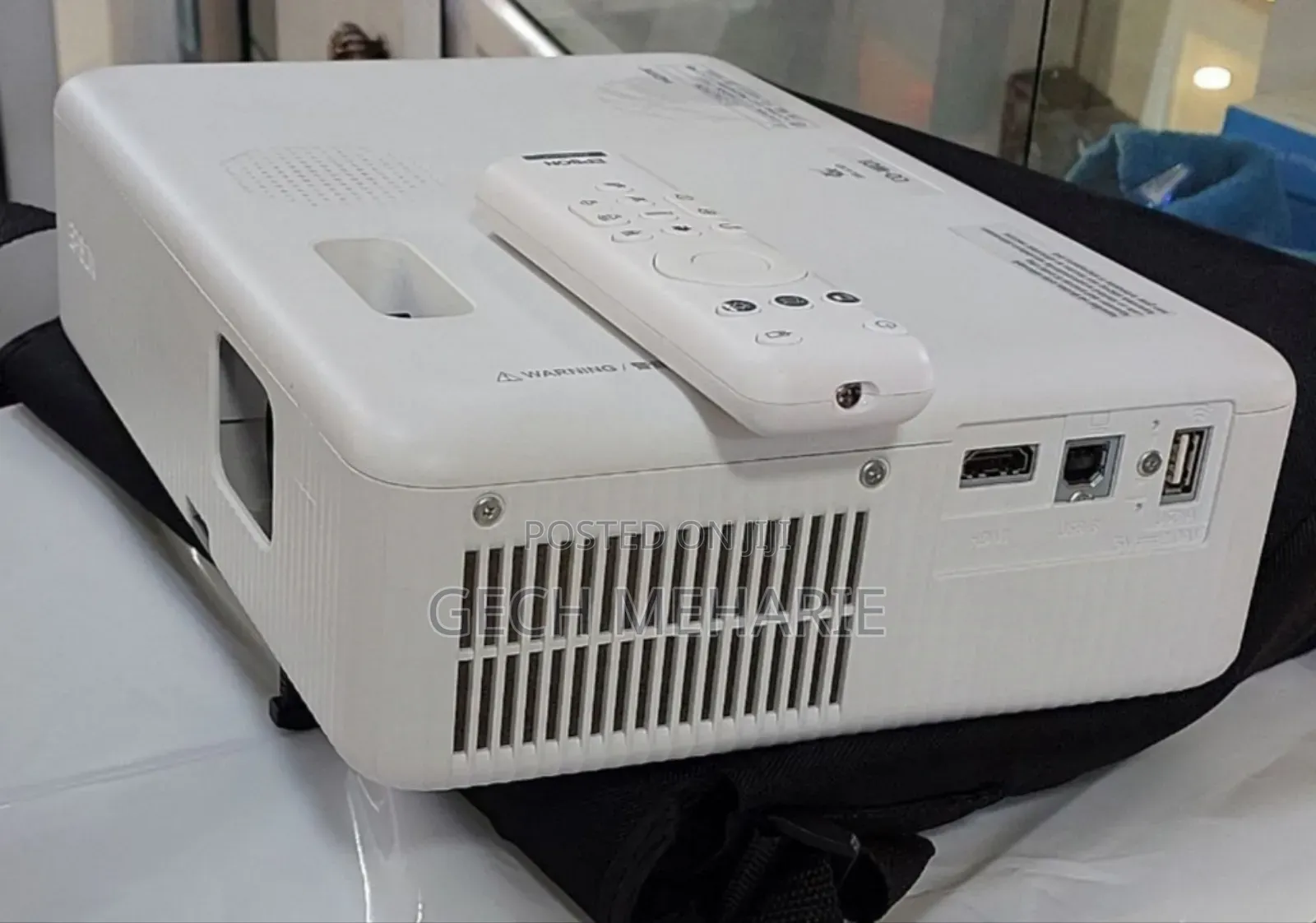 Rbrand New Epson Projector Co-W01 With Bag and Remot and Bag