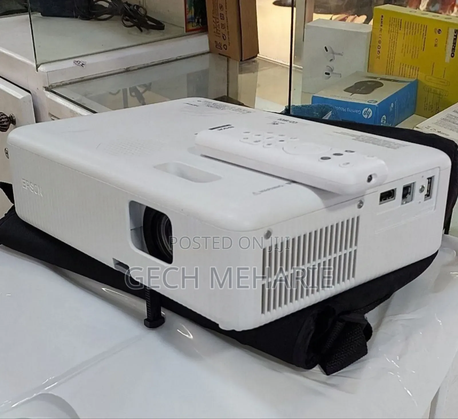 Rbrand New Epson Projector Co-W01 With Bag and Remot and Bag