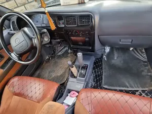 Toyota Hilux 2000 Black