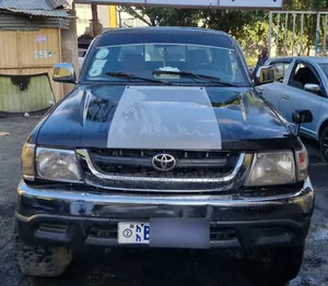 Photo - Toyota Hilux 2000 Black