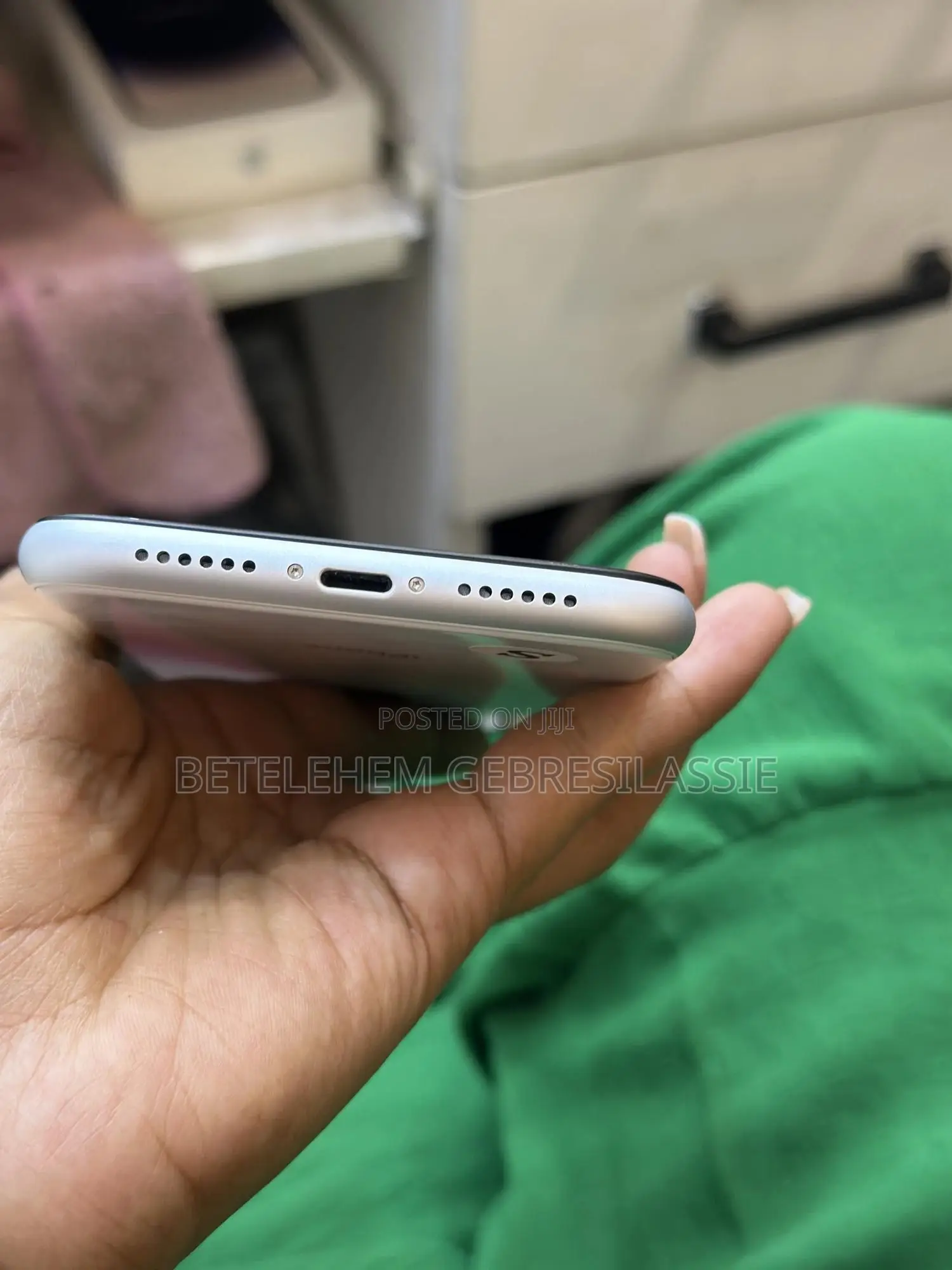 New Apple iPhone XR 128 GB White