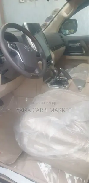 Toyota Land Cruiser 2021 Silver