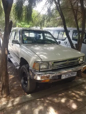 Photo - Toyota Hilux 1996 White