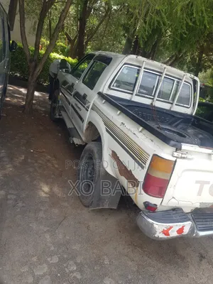 Toyota Hilux 1996 White