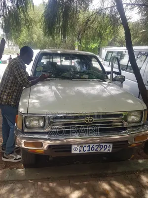 Toyota Hilux 1996 White
