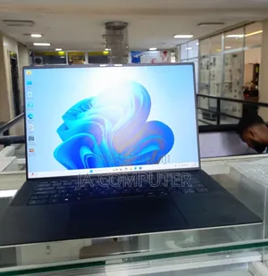 New Laptop Dell XPS 15 16GB Intel Core I7 SSD 512GB